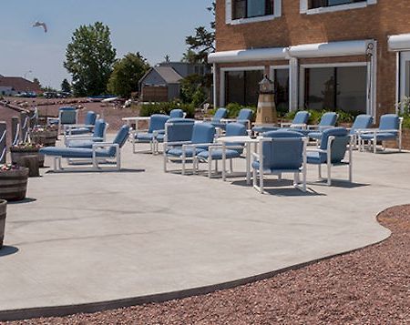 גרנד מרייס The Shoreline Inn מראה חיצוני תמונה