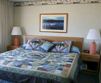 גרנד מרייס The Shoreline Inn מראה חיצוני תמונה
